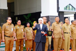 Khofifah Ingatkan ASN Jatim: Bijak Berucap, Bertindak, dan Berinteraksi di Era Digital