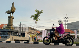 Patung Ayam Jago Hadir di Lidah Wetan, Simbol Semangat Sawunggaling Hidup Kembali