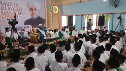 Khofifah Hadiri Maulid Nabi di Probolinggo, Santri Dipesankan Jadi Pemimpin Umat