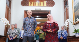 Perkuat Kerja Sama Global, Khofifah Terima Konjen AS Bahas Pendidikan, Kesehatan, dan Investasi