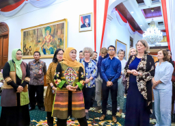 Jatim Bidik Status World Class Hospital, Khofifah Gandeng LUMC Belanda