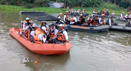 Susur Sungai Warnai Hari Jadi Jatim ke-80: Khofifah Ajak Warga Jadikan Sungai Halaman Depan, Bukan Tempat Sampah