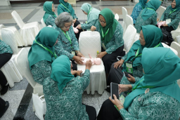 TP PKK Jateng Gerakkan “Tulus Hati”, Ajak Orang Tua Pijat Bayi dengan Kasih dan Bahan Alami