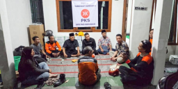 PKS Siaga di Tengah Duka: Relawan Tetap Bertahan di Posko Bencana Ponpes Al Khoziny
