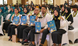 800 Orang Tua di Surabaya Diwisuda, Jadi Teladan Pengasuhan di Era Digital