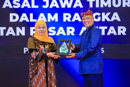 Khofifah Ajak Warga Jatim di Sulteng Perkuat Kolaborasi dan Jaga Keguyuban