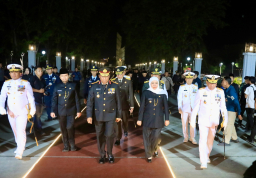 Khofifah Pimpin Renungan Suci, Teguhkan Semangat Juang di Hari Pahlawan ke-80