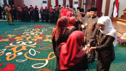 134 Kepala Sekolah SMA/SMK/SLB Dilantik di Grahadi, Khofifah: “Integritas Itu Ruh Pendidikan!”