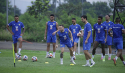 Marc Klok Panaskan Mesin PERSIB Jelang Tantangan Kontra Dewa United