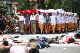 “Surabaya Epic”: Pahlawan Perempuan dan Semangat Merdeka dari Stunting hingga Kemiskinan