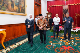 Khofifah Dorong Percepatan Sertifikasi Tanah Wakaf dan Aset Pemprov Jatim