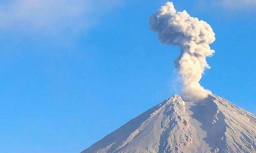 Semeru Naik ke Level Awas, Erupsi Meningkat Tajam dan Radius Bahaya Diperluas