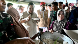 Presiden Prabowo Tinjau Pengungsian di Bireuen: “Sabar ya, Pemerintah Bergerak Cepat”