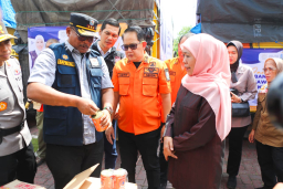 Gubernur Khofifah Bawa Bantuan Rp3,8 Miliar ke Aceh, Tegaskan Eratnya Solidaritas Jawa Timur
