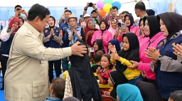 Prabowo Tinjau Huntara dan Pengungsi Bencana di Agam