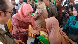 Jelang Nataru, Gubernur Khofifah Turun Gunung Pastikan Harga Pangan Tetap Stabil
