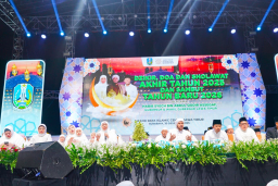 Ribuan Warga Jatim Tutup 2025 dengan Doa dan Selawat di Islamic Center Surabaya
