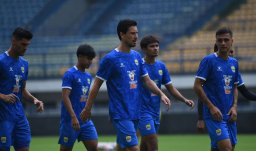 Bayang-bayang Absennya Klok Warnai Persiapan Persib di GBLA