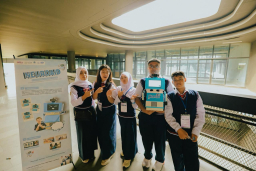 Empati yang Menjadi Teknologi, Lima Pelajar Surabaya Ciptakan Robot Sahabat Anak Autis