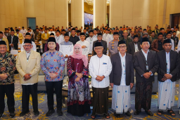 Khofifah Tekankan Sinergi Ulama–Umara di Musda XI MUI Jatim