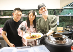 Hinoya Japanese Curry Resmi Hadir di Surabaya, Menghadirkan Kari Juara Dunia Tanpa Kompromi Rasa
