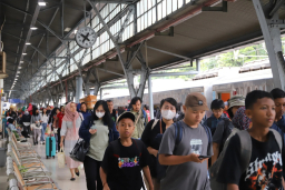PT Kereta Api Indonesia (Persero) menyiapkan 649.780 tempat duduk untuk melayani mobilitas masyarakat selama libur panja