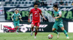 Persebaya Kunci Kemenangan Dramatis atas Malut United di GBT