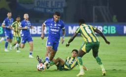 PERSIB Kembali ke Puncak, Hodak Puas Meski Soroti Finishing