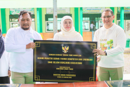 Khofifah Resmikan Revitalisasi 26 Sekolah di Kediri, Tegaskan Pendidikan Berkeadilan untuk Semua