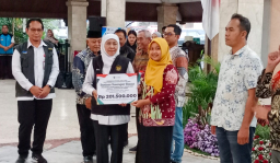 Negara Hadir di Tengah Warga Rentan, Khofifah Gelontorkan Rp7 Miliar Lebih untuk Masyarakat Kabupaten Malang