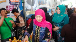 Pasar Murah Pemprov Jatim Diserbu Warga, Ning Lia: Hadirkan Multiplier Effect dan Keberkahan Ramadan