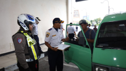 Dishub Surabaya & Satlantas Sisir Terminal Jelang Lebaran, Puluhan Angkutan Terjaring