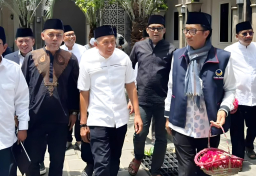 NasDem Ziarah ke Makam Sunan Ampel, Teguhkan Spirit Ramadan dan Konsolidasi Kader