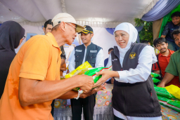 Pasar Murah Dekat Permukiman, Khofifah Jaga Stabilitas Harga Bahan Pokok di Tuban
