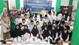 Warga Purimas Gunung Anyar Santuni Anak Yatim di Yayasan Al Bisri