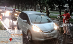 MAKI Jatim Bagikan 250 Paket Takjil di Juanda Sidoarjo Meski Diguyur Hujan