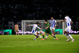 Drama VAR dan Gol Balasan Warnai Duel Klasik Surabaya–Bandung