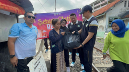 Setwan DPRD Jatim Susuri Kampung Pinggiran Surabaya, Salurkan 250 Paket Sembako di Bulan Ramadan