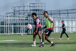 Riyan Ardiansyah Pilih Membumi, Fokus Kawal Persebaya Hadapi Ujian Berat di Kandang Persija