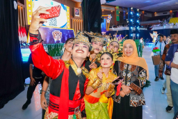 Khofifah Ajak Masyarakat Jadikan Seni Perekat Sosial di Hari Seni Sedunia 2026