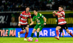 Persebaya Tumbang di GBT, Dominasi Tanpa Akhir Manis