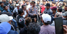 Pemkot Surabaya Tertibkan Jukir Nakal, Percepat Implementasi Parkir Digital