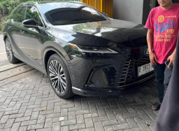 Teror Debt Collector Diduga Salah Sasaran, Pemilik Lexus di Surabaya Alami Intimidasi di Rumah Sendiri