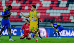 Supersub Tata Bersinar, Persebaya Permalukan Arema 4-0 di Derby Jatim