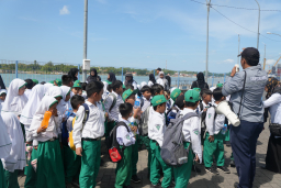 KSOP Kalianget Edukasi Siswa MIN 2 Sumenep tentang Dunia Maritim dan Keselamatan Pelayaran