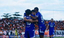Bangkit dari Tekanan, Persib Tundukkan Persija Lewat Brace Adam Alis
