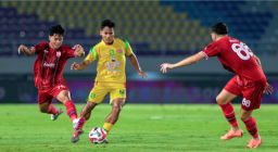 Persebaya Surabaya Tahan Persis 0-0 di Manahan, Laskar Sambernyawa Kian Tertekan