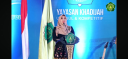 Wisuda SMP Khadijah Surabaya Penuh Haru, Ning Lia Dorong Lulusan Jadi Generasi Tangguh dan Bermanfaat