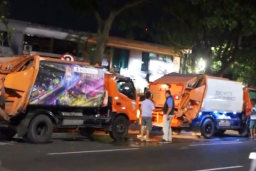 Pemkot Surabaya Perketat Pengawasan Truk Sampah, Cegah Kebocoran Air Lindi di Jalan