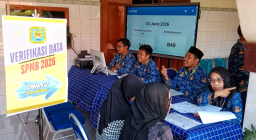 Khofifah Tinjau SPMB di SMAN 2 Surabaya, Beasiswa Sekolah Swasta Jatim Naik Signifikan